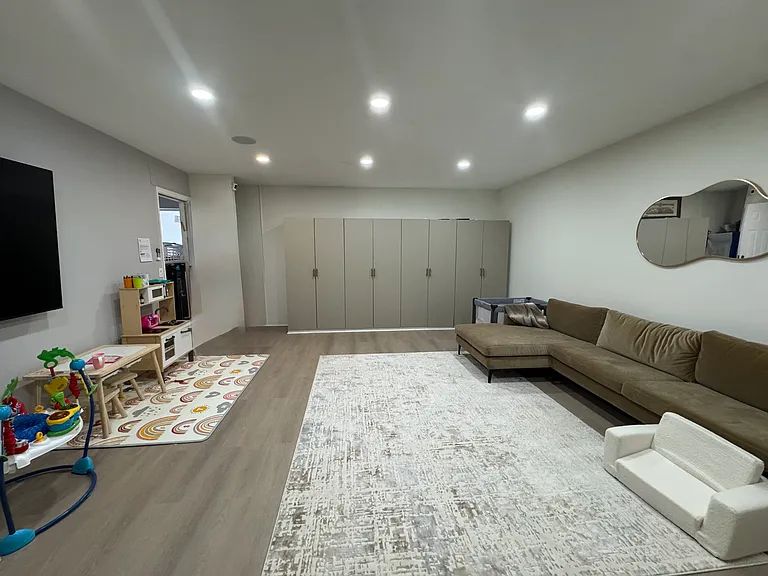4827 SW 34th Ave — Photo 9