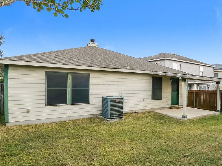 120 Bay Willow — Photo 16