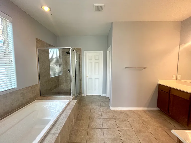 576 Glassford Ct — Photo 35