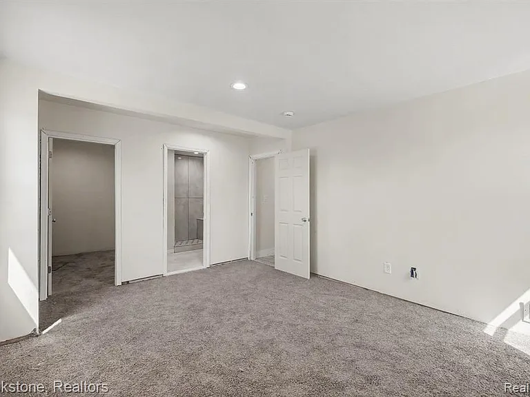 5533 Sheridan St — Photo 19