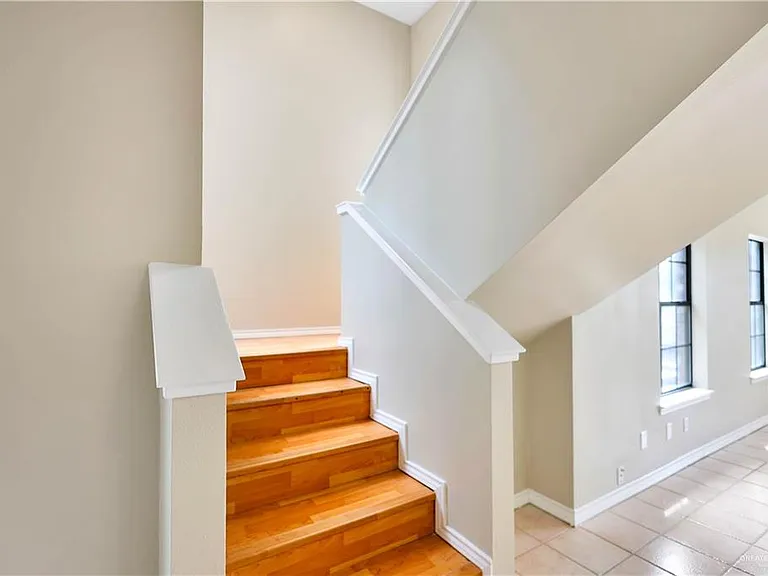 3209 Black Oak Ln — Photo 10