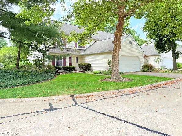 5830 Ridgeview Ln, Willoughby, OH 44094
