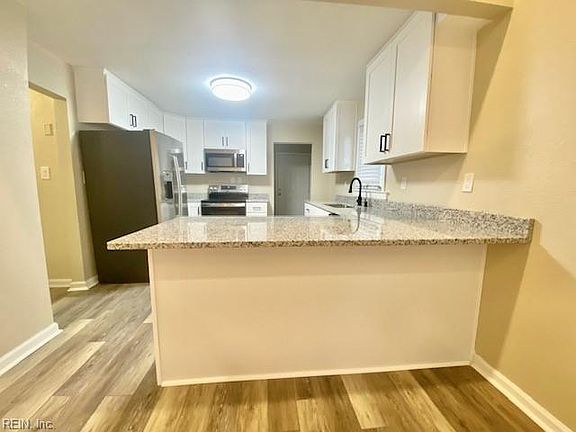 5th image of 100 Shea St