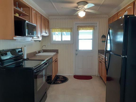 5th image of 32 Del Prado St