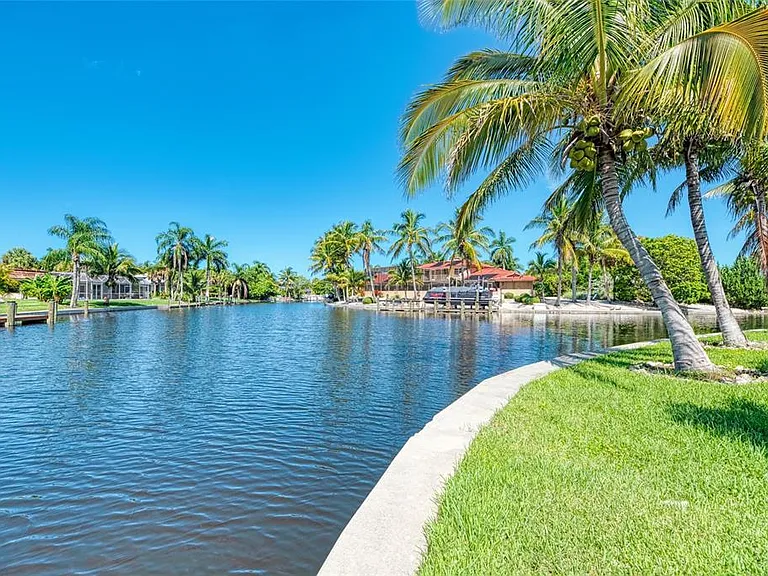 5577 Contento Dr — Photo 35