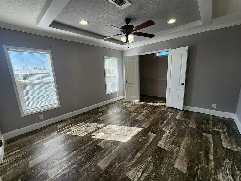 453 Emden St #453 — Photo 11