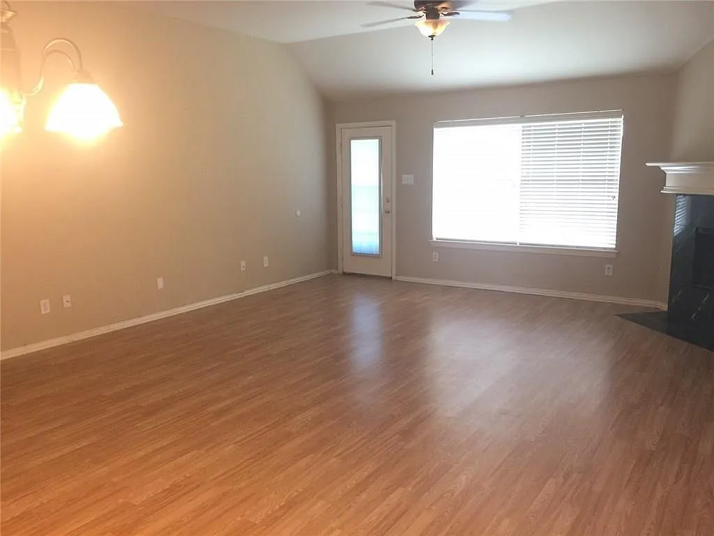3 bed, 1764 sqft, $2,500 — Photo 3