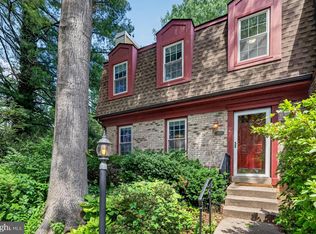 9821 Owens Ct, Fairfax, VA 22031