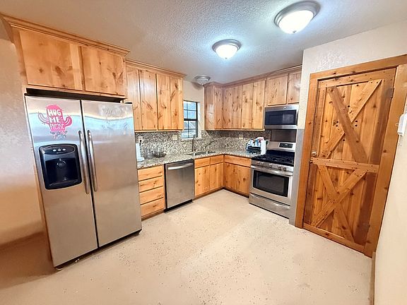 3rd image of 1504 W Broadway St