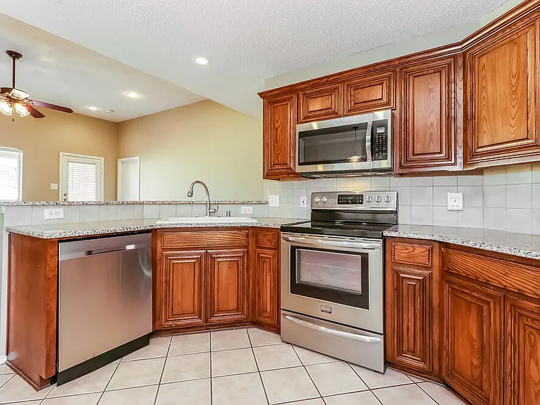 528 Cambridge Dr — Photo 7