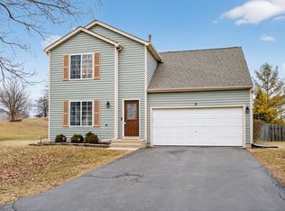 9 Annandale Ct, Lake In The Hills, IL 60156