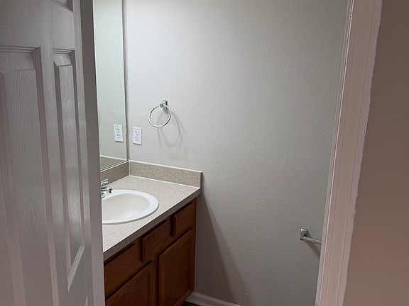 5th image of 875 Southern Creek Dr
