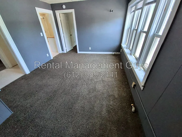 2300 W 50th St #11 — Photo 2
