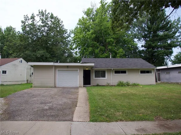 2024 Ridgehill Rd, Cleveland, OH 44121