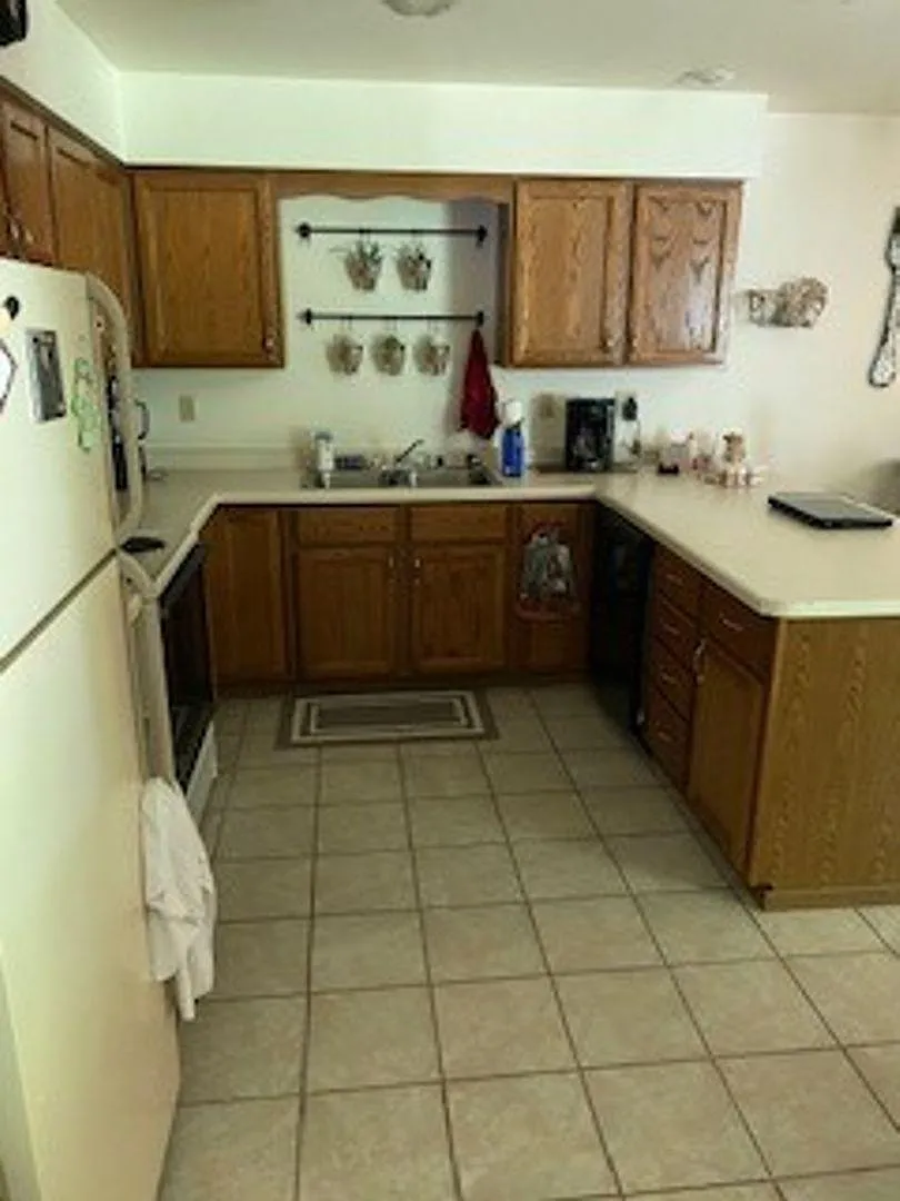 2 bed, 1110 sqft, $1,300 — Photo 2