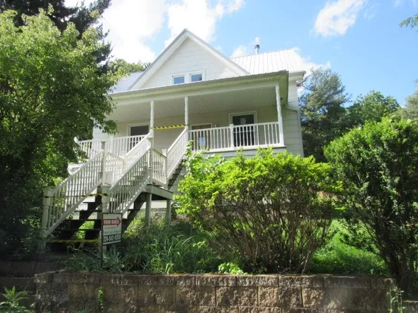 319 Miller Ln, Ruffs Dale, PA 15679