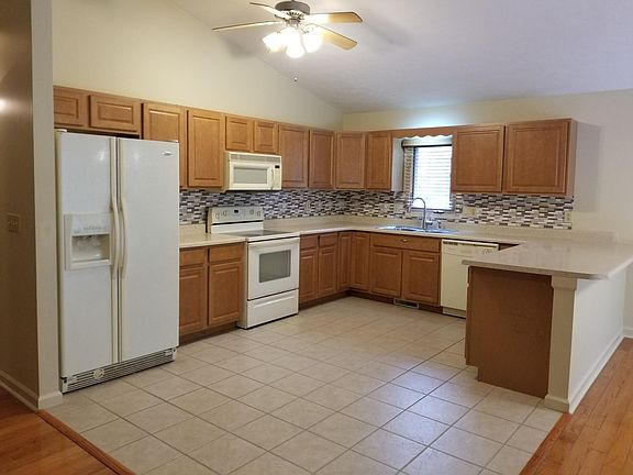 4th image of 811 Silverwood Dr