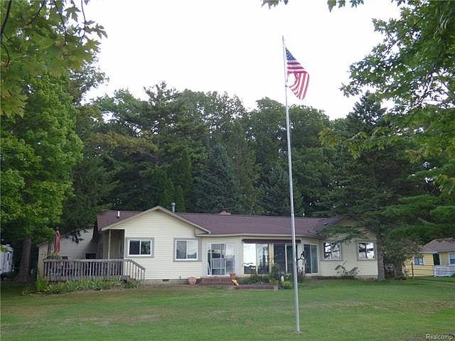 1st image of 423 Oakwood Beach Dr