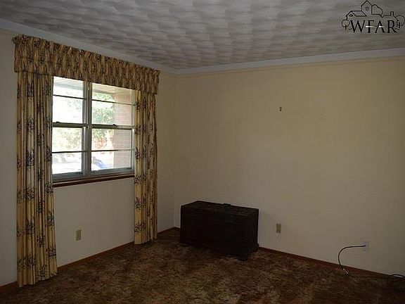 4th image of 1004 Lincoln Dr