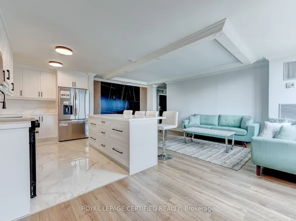 3170 Kirwin Ave #301, Mississauga, ON L5A 3R1