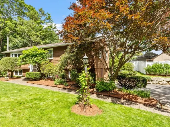 99 Moore Ave, Worcester, MA 01602