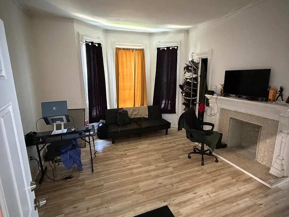 367 Howard Ave #1L