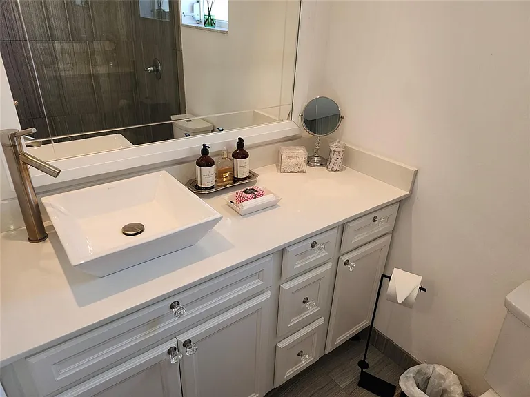 301 Cambridge Rd #301 — Photo 17