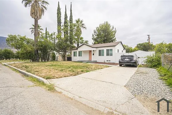 4555 Acacia Ave — Photo 1