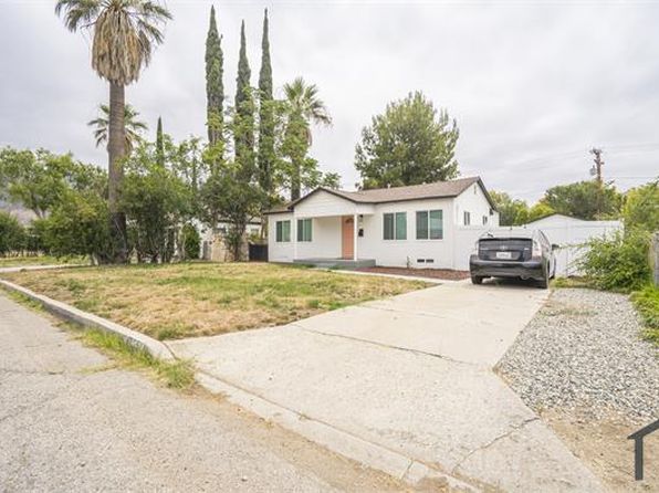 4555 Acacia Ave
