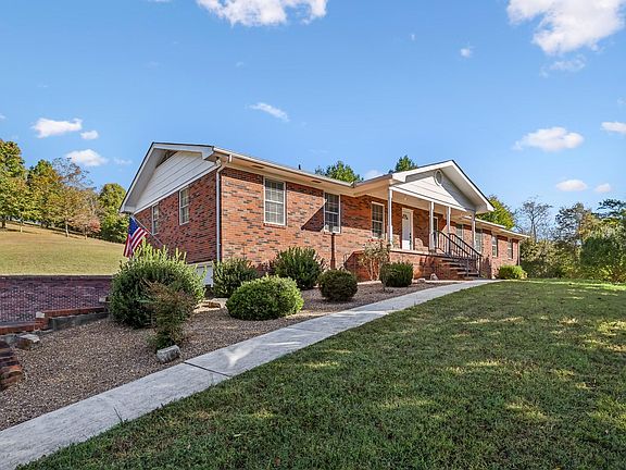 2nd image of 685 Lockhart Rd
