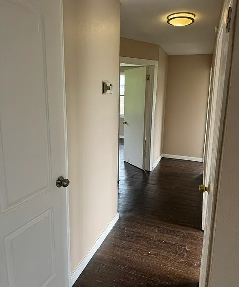 2503 Scott Ave — Photo 5
