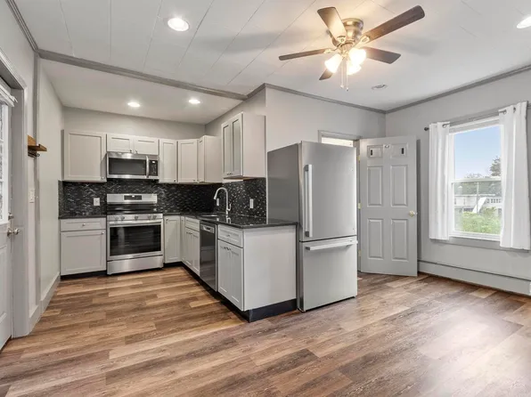 21 Old Leominster Rd, Fitchburg, MA 01420