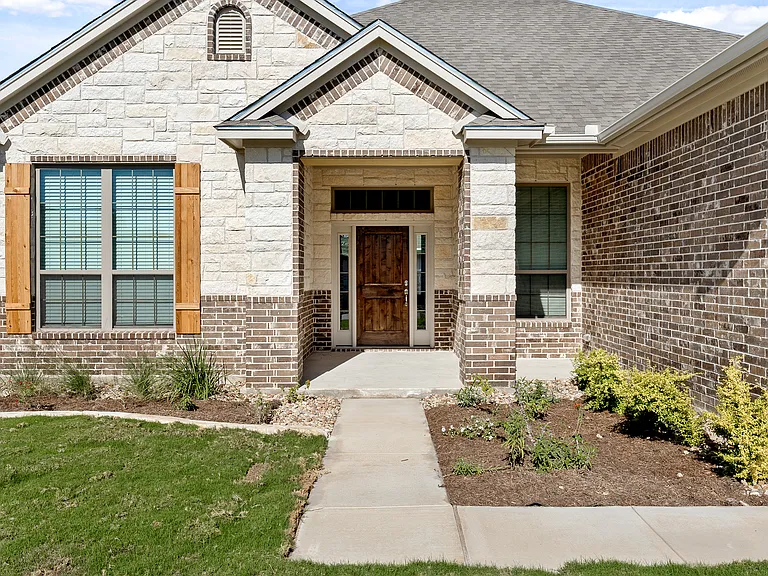 7308 Caladium Dr — Photo 2