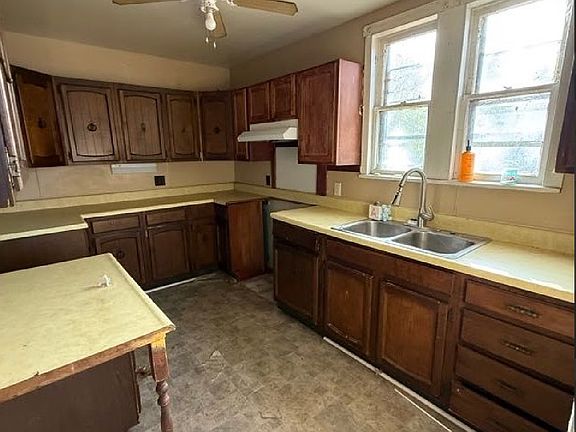 5th image of 989 W Packard St