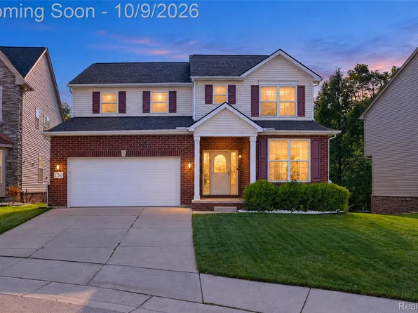 27363 Victoria Rd, Novi, MI 48374