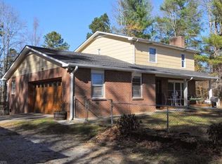 63 Tuttle Rd, Hendersonville, NC 28792