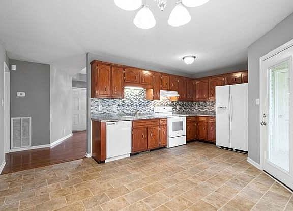 3rd image of 3430 Kingfisher Dr