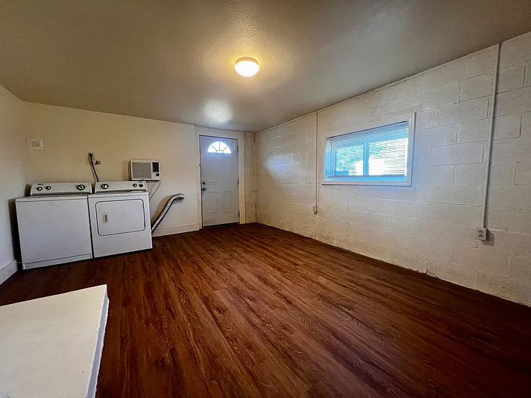 304 Avenue R — Photo 10