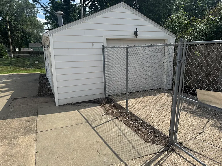 1932 Black Ave — Photo 2