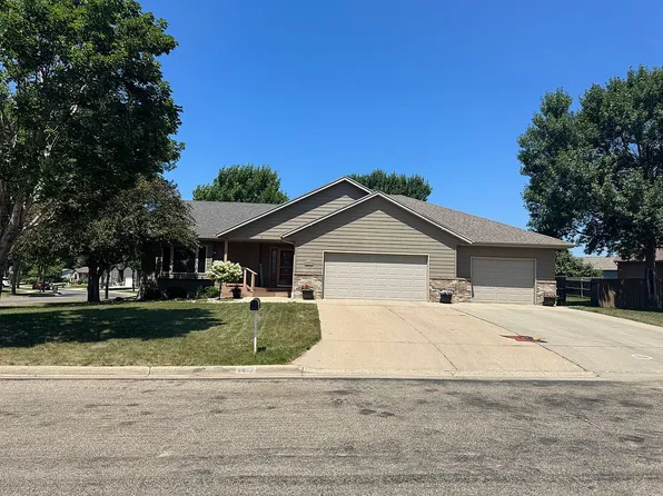 1412 Victory Cir, Luverne, MN 56156