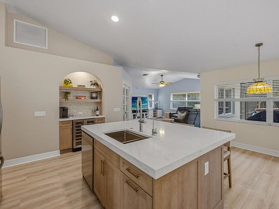4th image of 2053 17th St SW