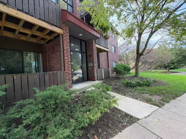 1320 Brook St APT H, Saint Charles, IL 60174