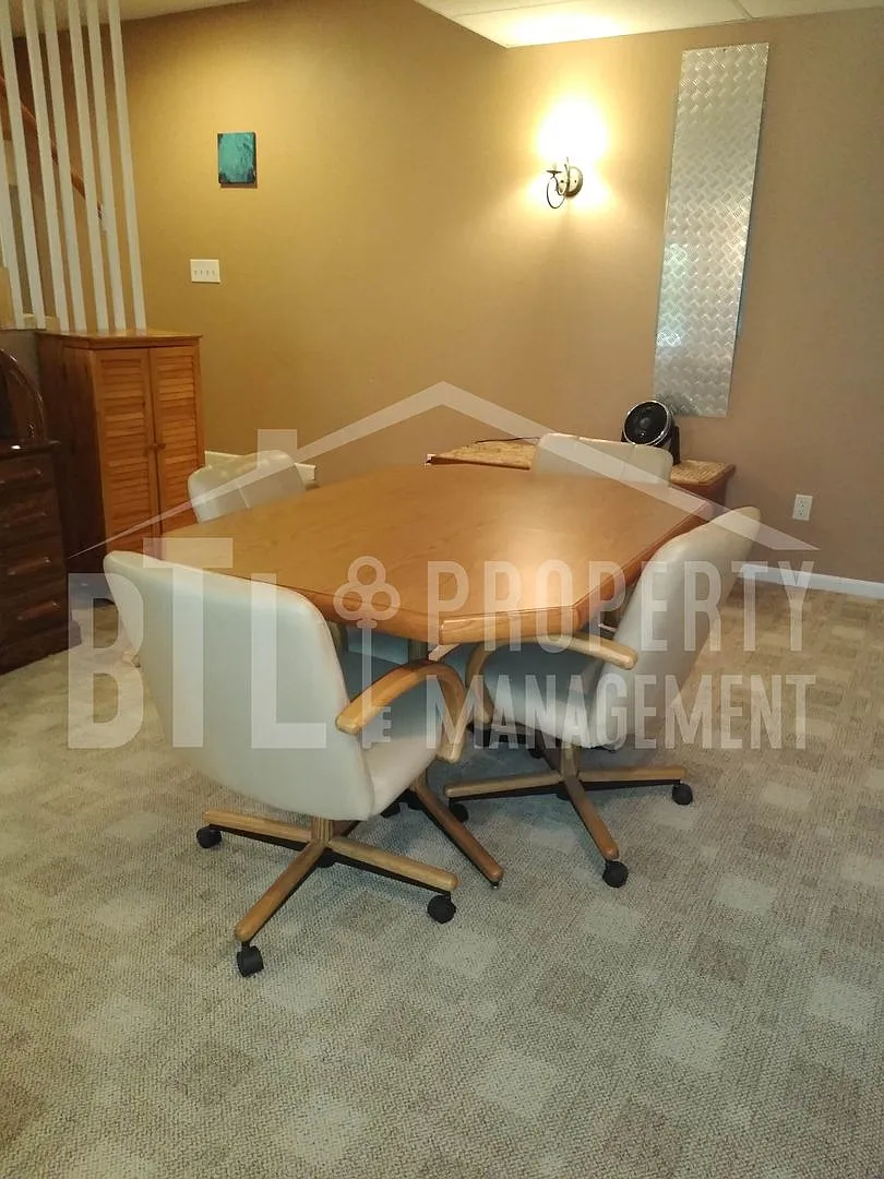 Fantastic Furnished 1 Bedroom Condo — Photo 4