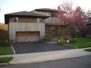 12 Wren Dr, Woodbury, NY