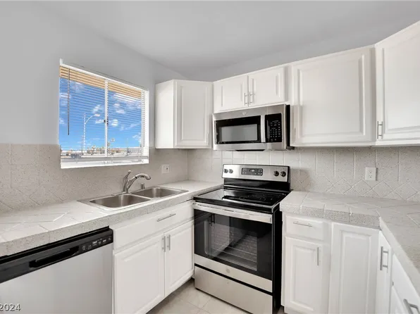 5388 Swenson St #26, Las Vegas, NV 89119