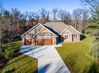 1645 Willow Springs Dr, Stevens Point, WI 54482