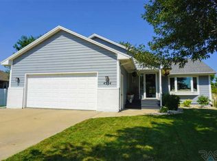 4304 E 37th St, Sioux Falls, SD 57103
