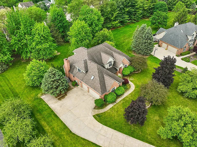 1819 Brookview Dr — Photo 75