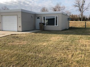 909 21st St NW #B, Minot, ND 58703