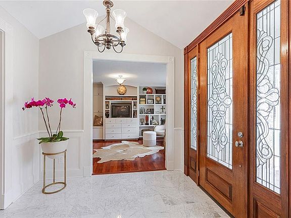 3rd image of 23 Chateau Trianon Dr